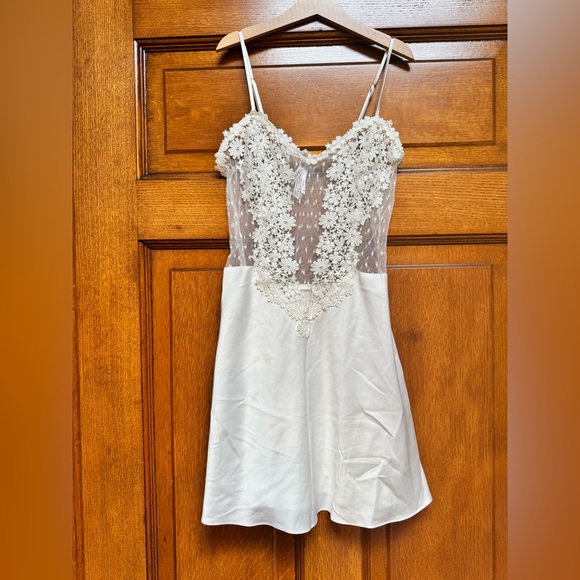 Lot of 5 Lingerie Sets - Victoria’s Secret, Flora Nikrooz - Picture 1 of 6